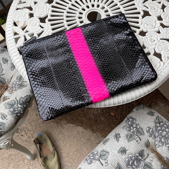 Authentic Chanel O Case w/ Neon Pink Stripe - Picture 4 of 8